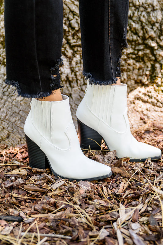 Qupid • Easy As That Ankle Boots in White