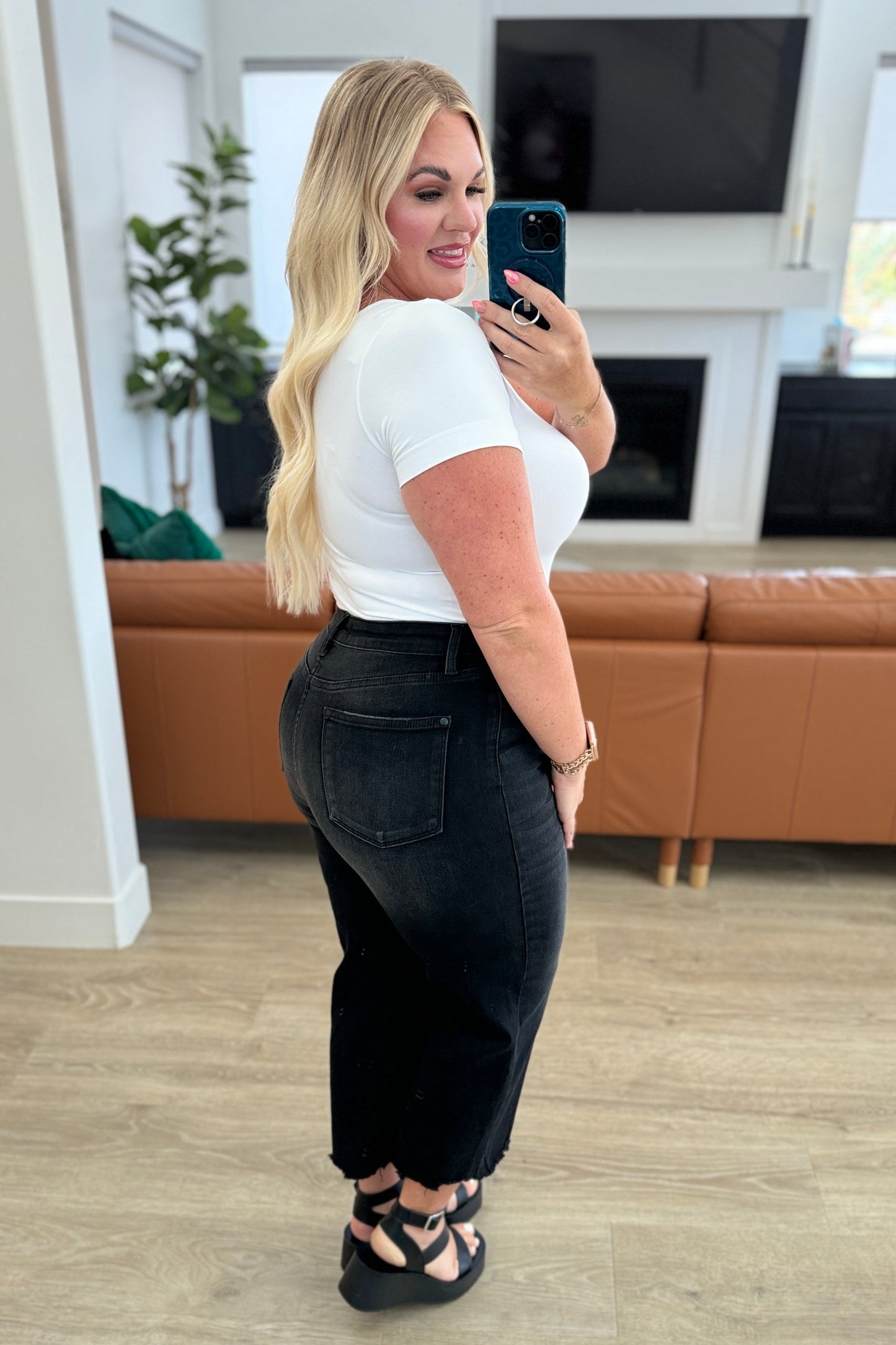 Judy Blue • Ryan • High Rise Button Fly Wide Leg Crop Jeans