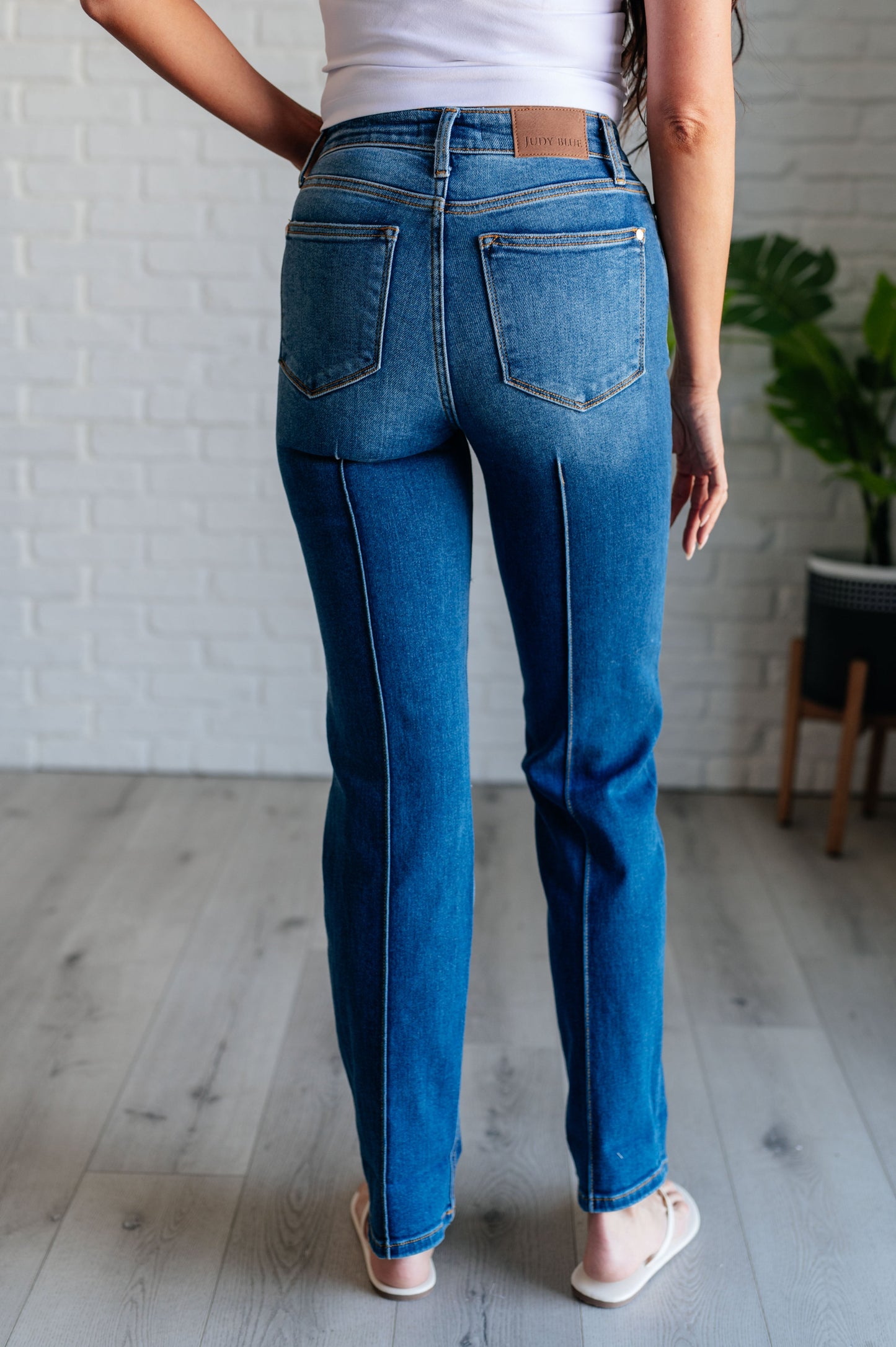 Judy Blue • Campbell • High Rise Center Seam Detail Straight Jeans