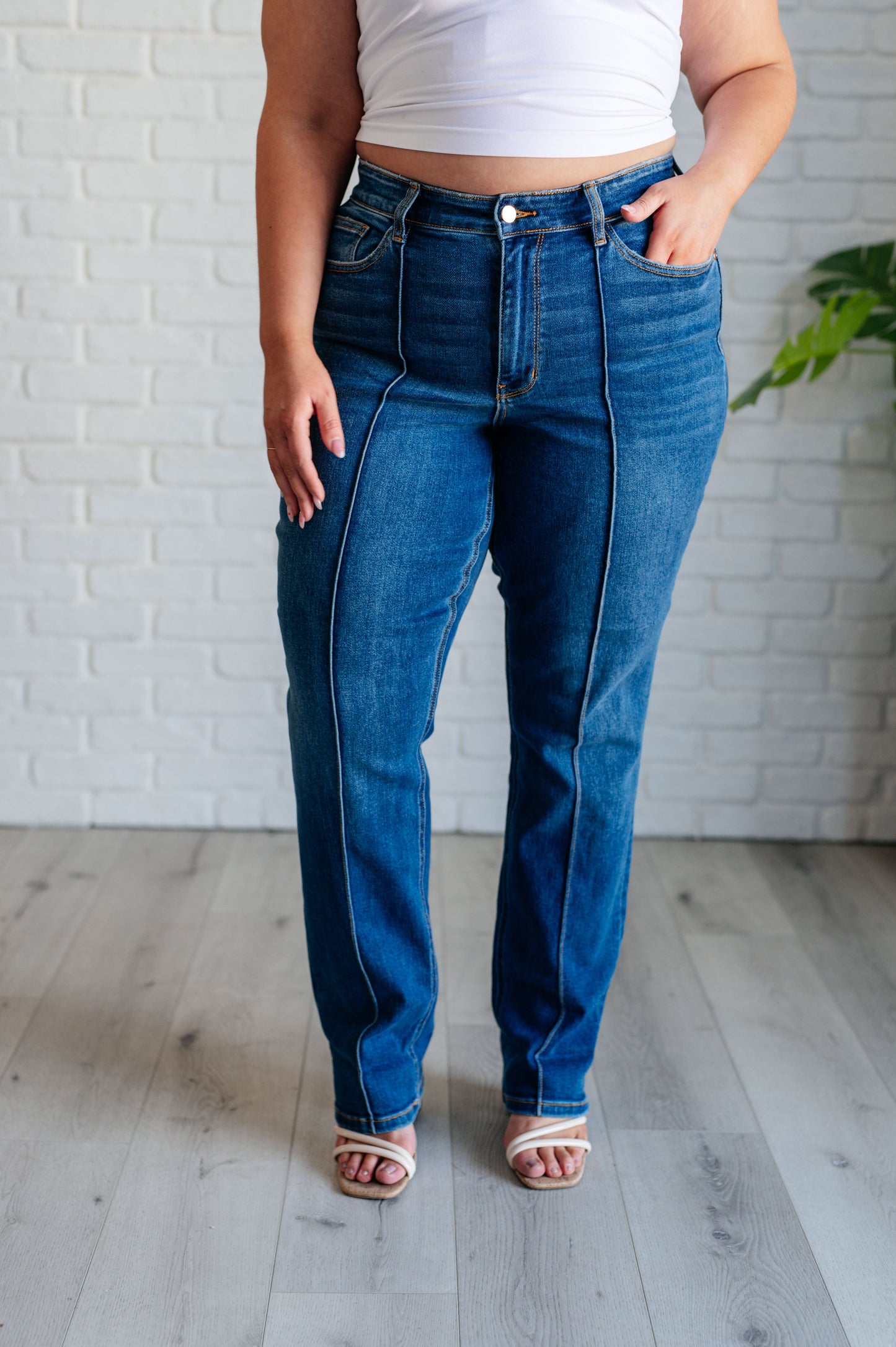 Judy Blue • Campbell • High Rise Center Seam Detail Straight Jeans