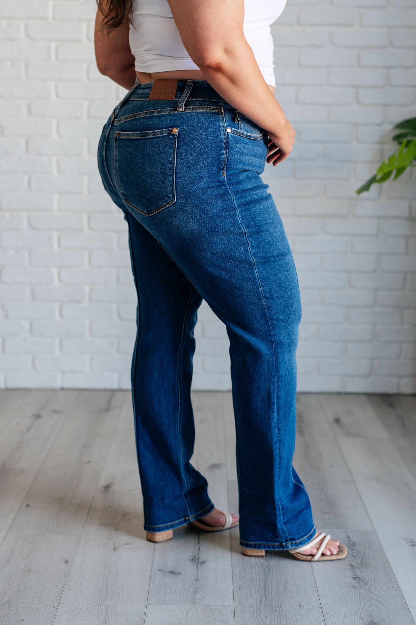 Judy Blue • Campbell • High Rise Center Seam Detail Straight Jeans