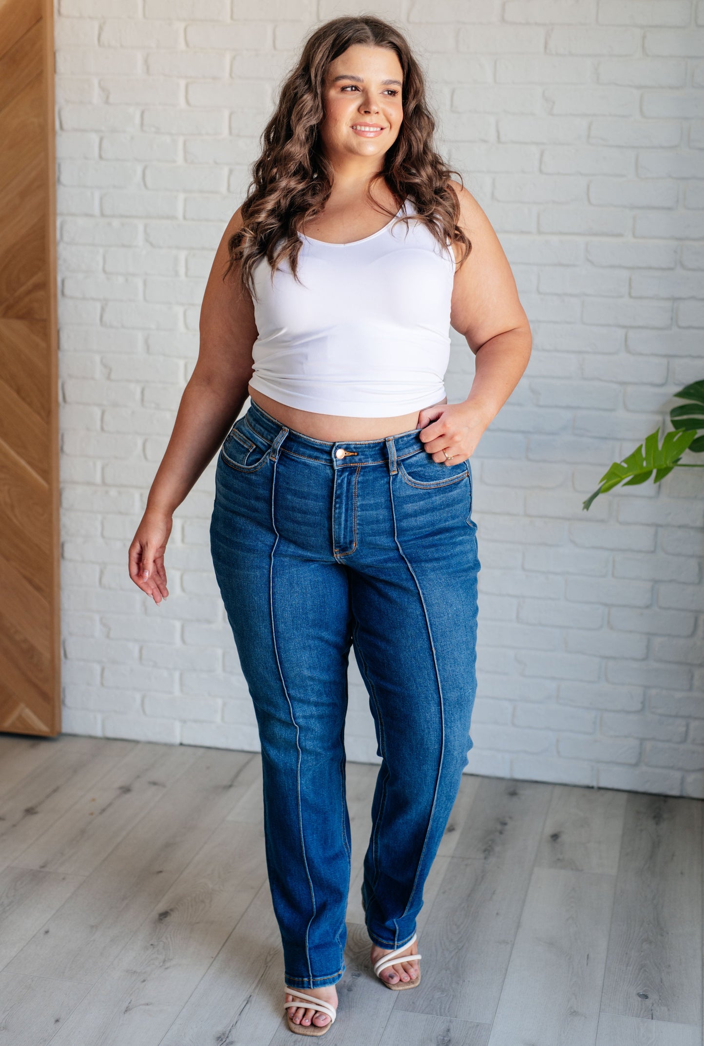 Judy Blue • Campbell • High Rise Center Seam Detail Straight Jeans