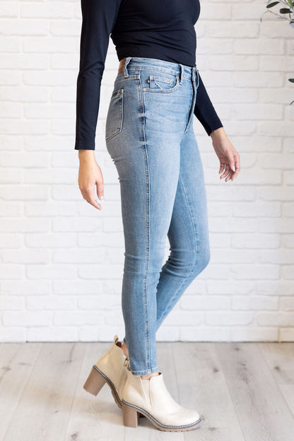 Judy Blue • Justine • High Rise Control Top Contrast Wash Skinny Jeans