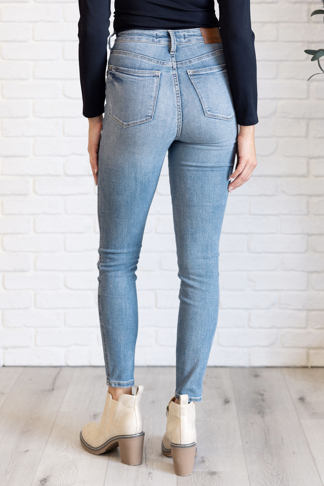 Judy Blue • Justine • High Rise Control Top Contrast Wash Skinny Jeans