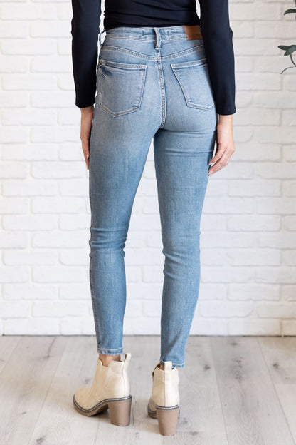 Judy Blue • Justine • High Rise Control Top Contrast Wash Skinny Jeans