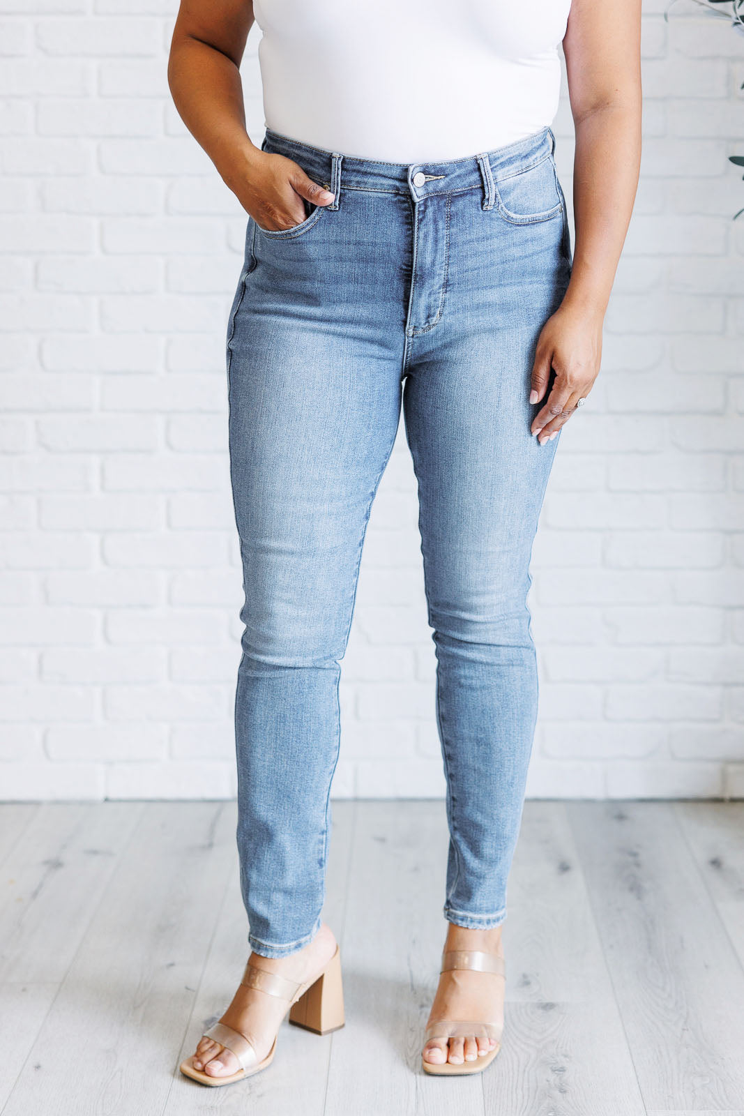 Judy Blue • Justine • High Rise Control Top Contrast Wash Skinny Jeans