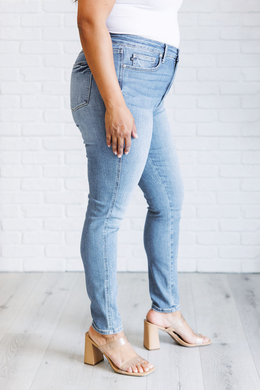 Judy Blue • Justine • High Rise Control Top Contrast Wash Skinny Jeans