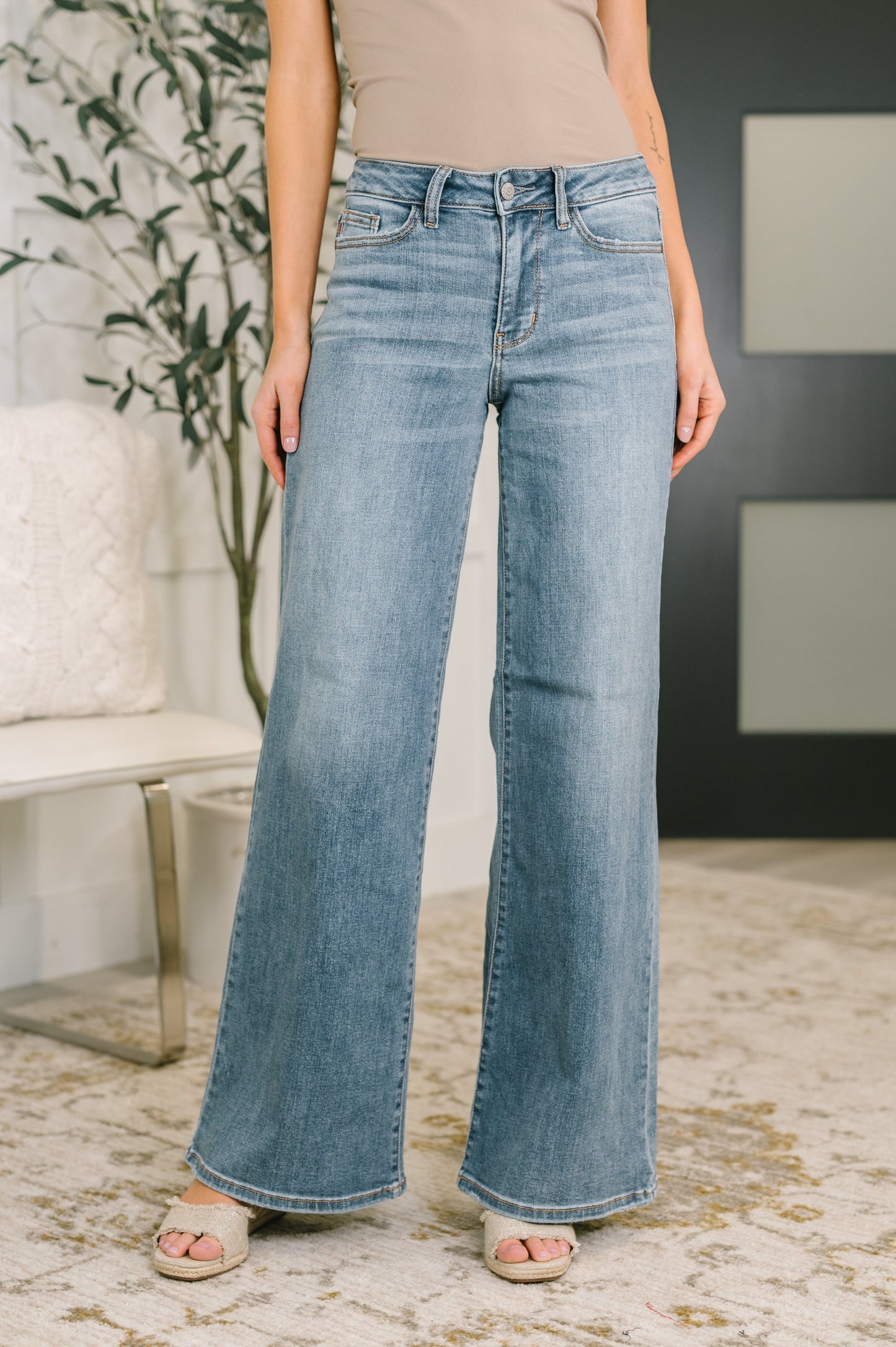 Judy Blue • Adrian • Mid Rise Retro Wide Leg