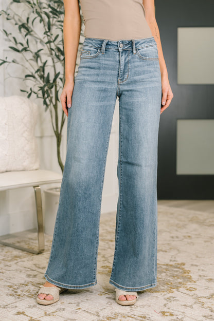 Judy Blue • Adrian • Mid Rise Retro Wide Leg
