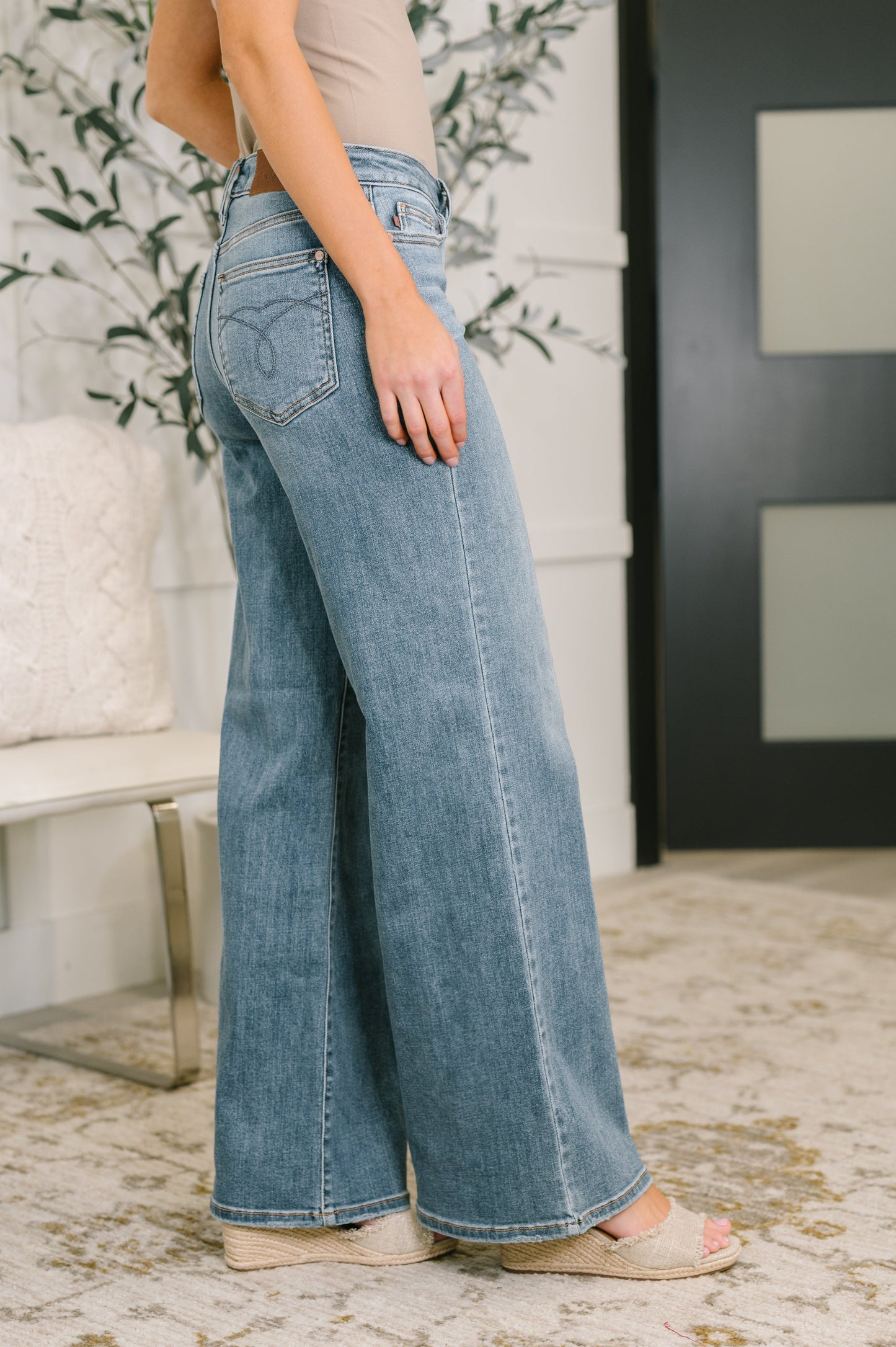 Judy Blue • Adrian • Mid Rise Retro Wide Leg