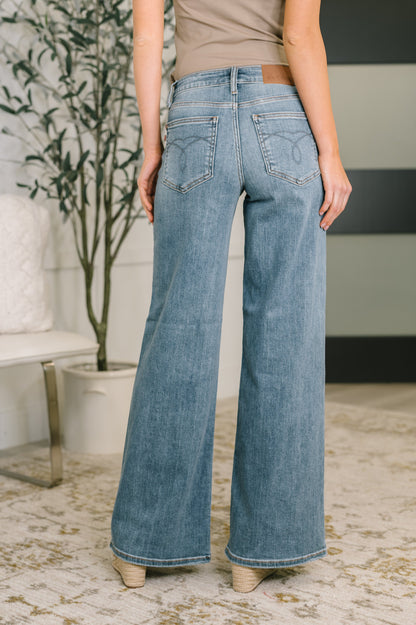 Judy Blue • Adrian • Mid Rise Retro Wide Leg