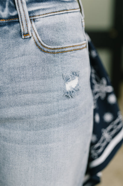 Judy Blue • Alex • Mid Rise Boyfriend Jean with Bandana Loop