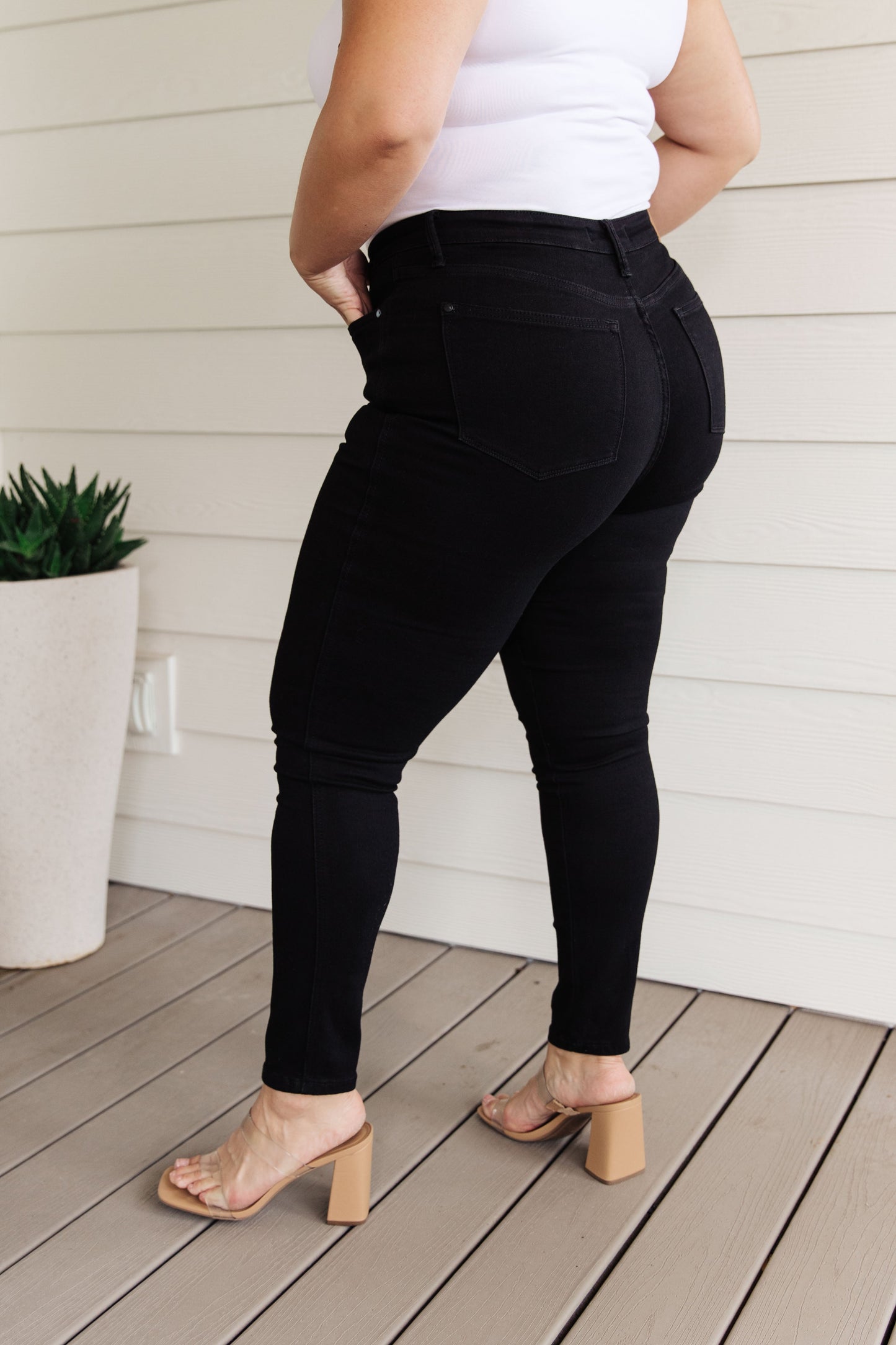 Judy Blue • Audrey High Rise Control Top Classic Skinny Jeans in Black