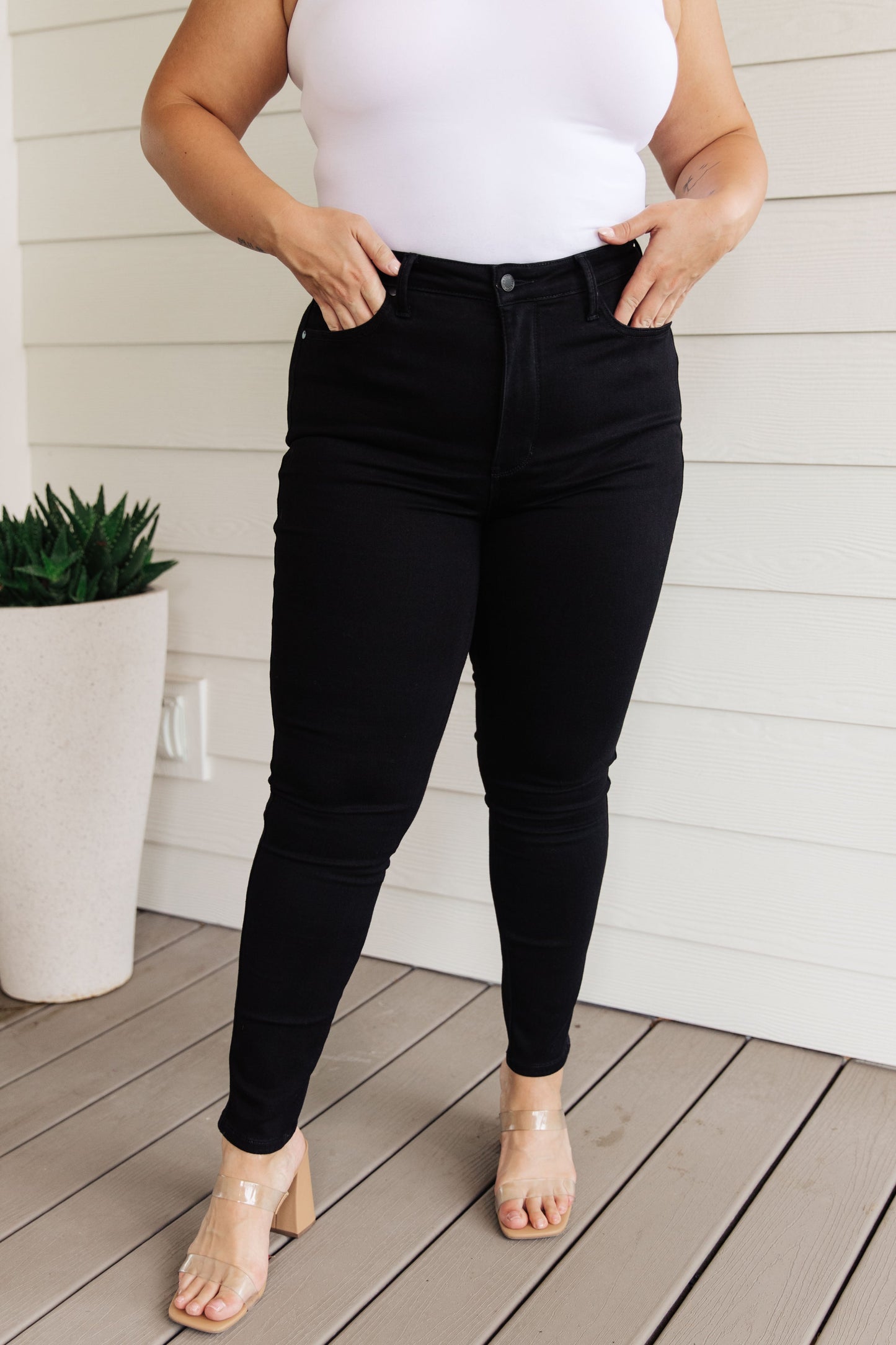 Judy Blue • Audrey High Rise Control Top Classic Skinny Jeans in Black