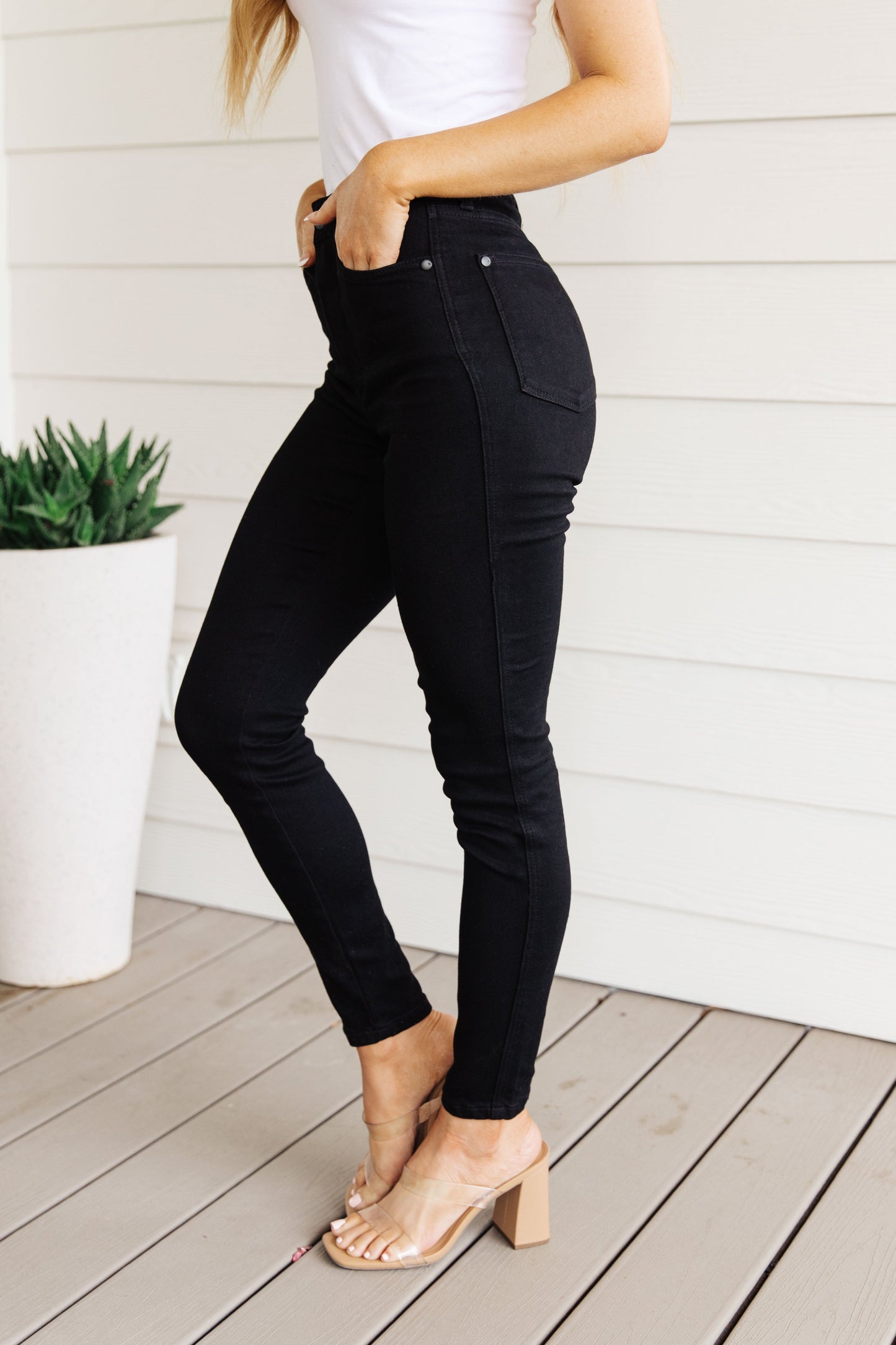 Judy Blue • Audrey High Rise Control Top Classic Skinny Jeans in Black
