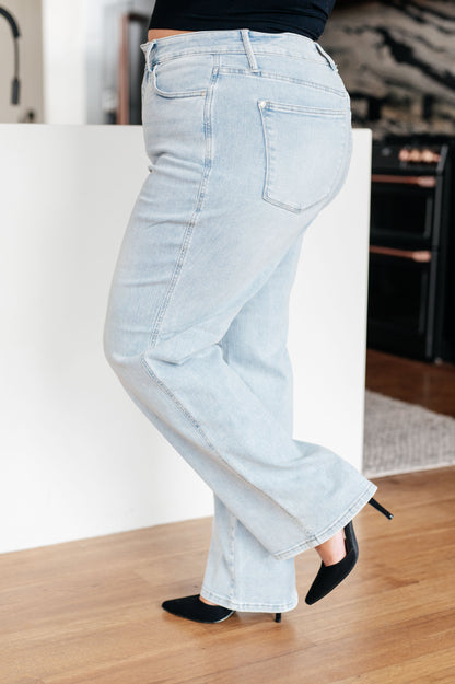 Judy Blue • Brooke • High Rise Control Top Vintage Wash Straight Jeans