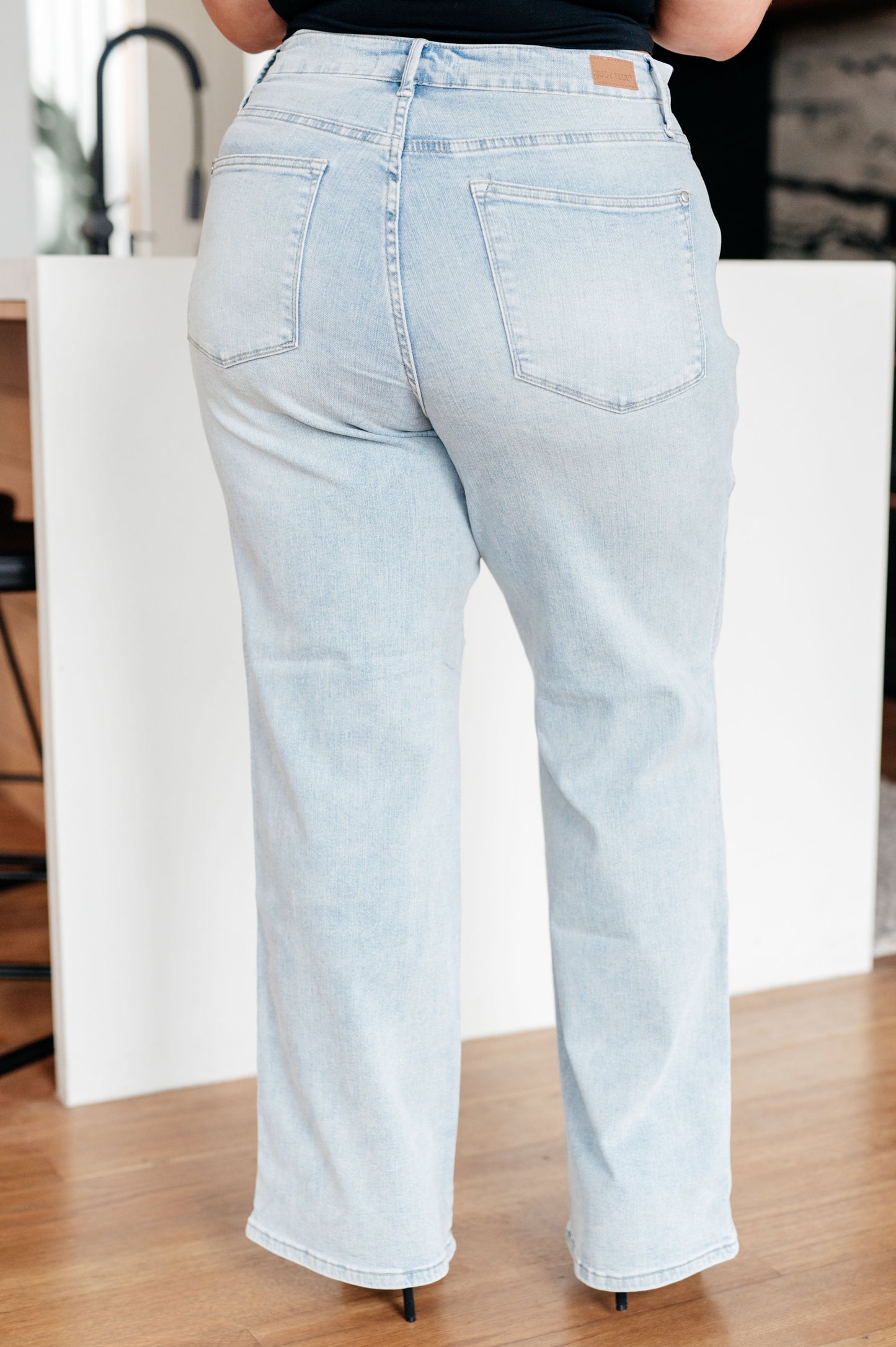 Judy Blue • Brooke • High Rise Control Top Vintage Wash Straight Jeans