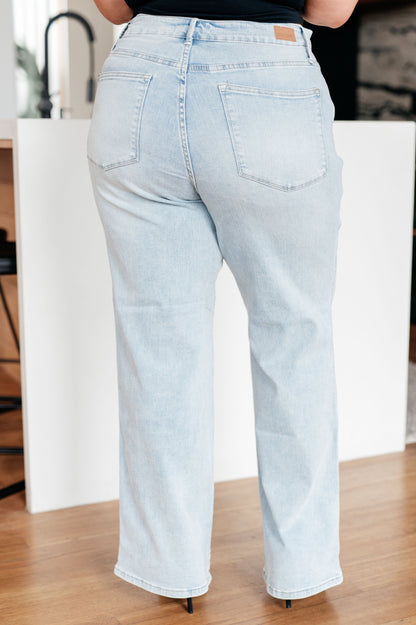 Judy Blue • Brooke • High Rise Control Top Vintage Wash Straight Jeans