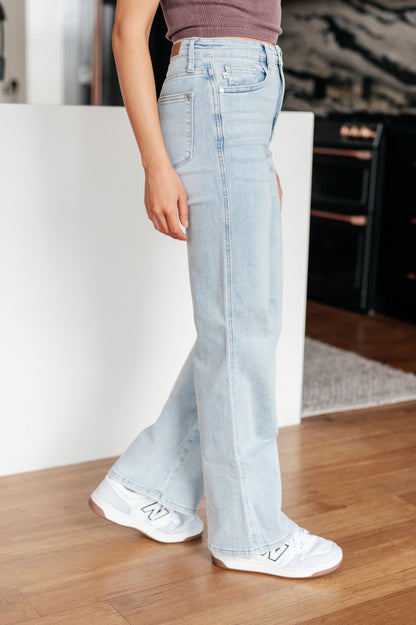 Judy Blue • Brooke • High Rise Control Top Vintage Wash Straight Jeans