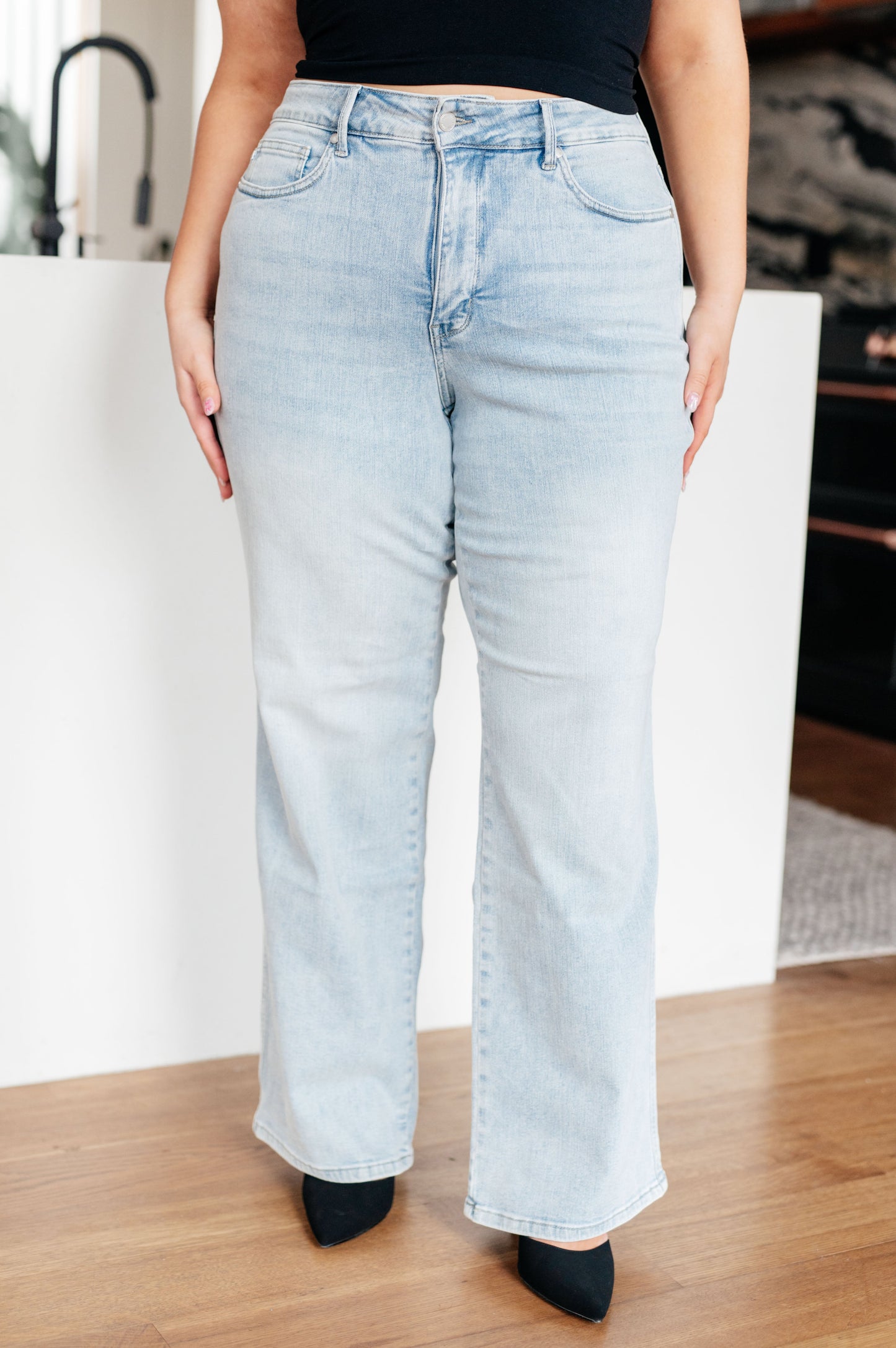 Judy Blue • Brooke • High Rise Control Top Vintage Wash Straight Jeans