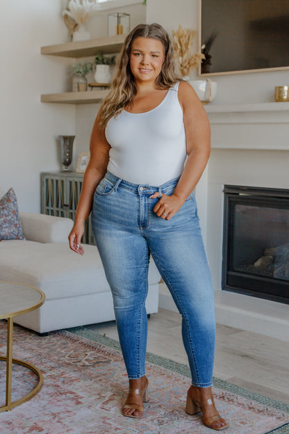 Judy Blue • Catherine Mid Rise Vintage Skinny Jeans