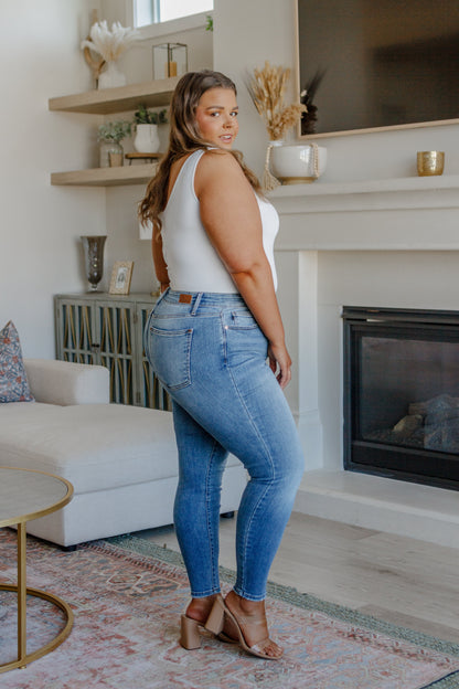 Judy Blue • Catherine Mid Rise Vintage Skinny Jeans