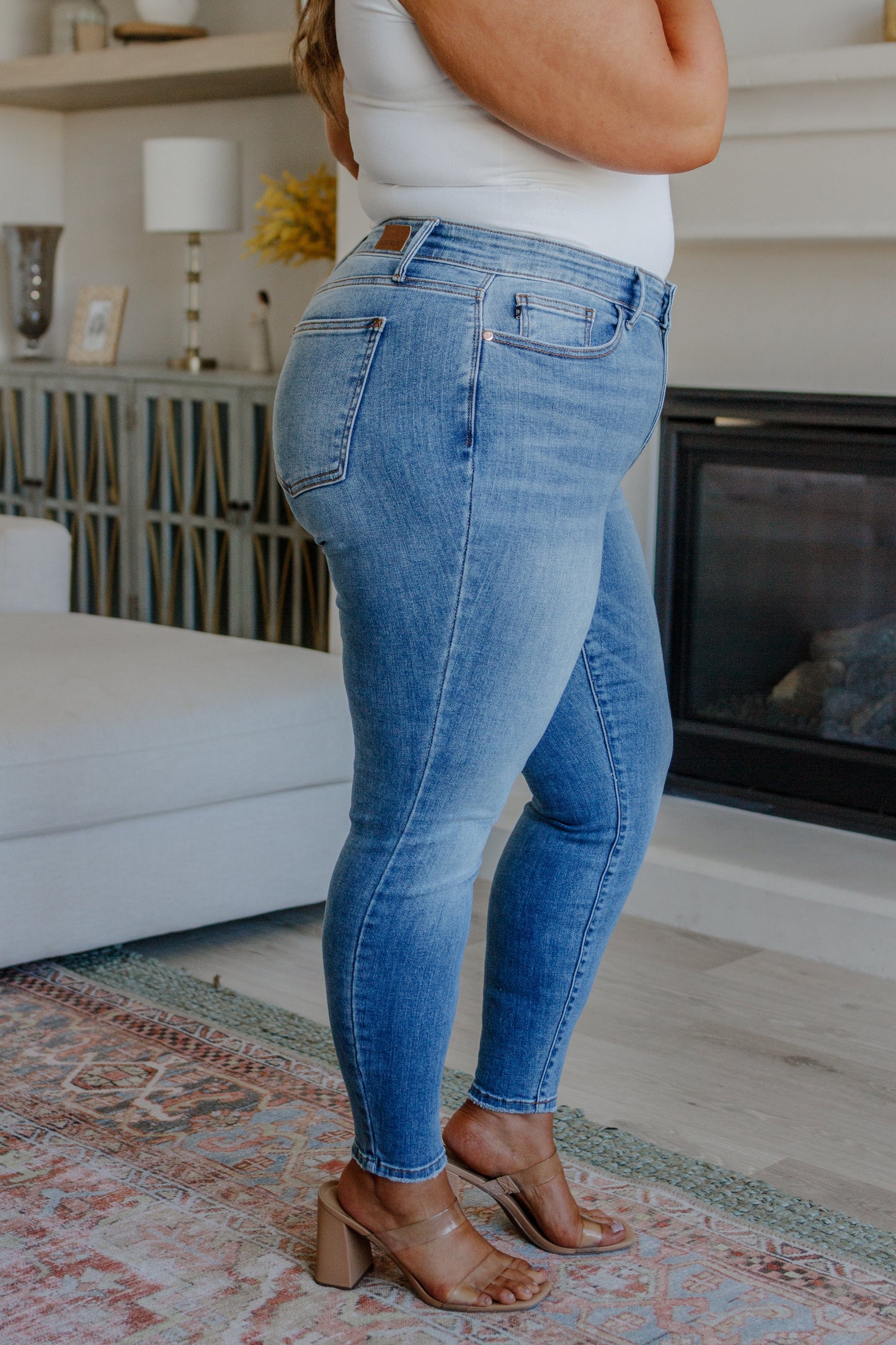 Judy Blue • Catherine Mid Rise Vintage Skinny Jeans