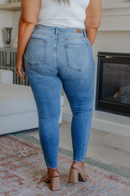 Judy Blue • Catherine Mid Rise Vintage Skinny Jeans