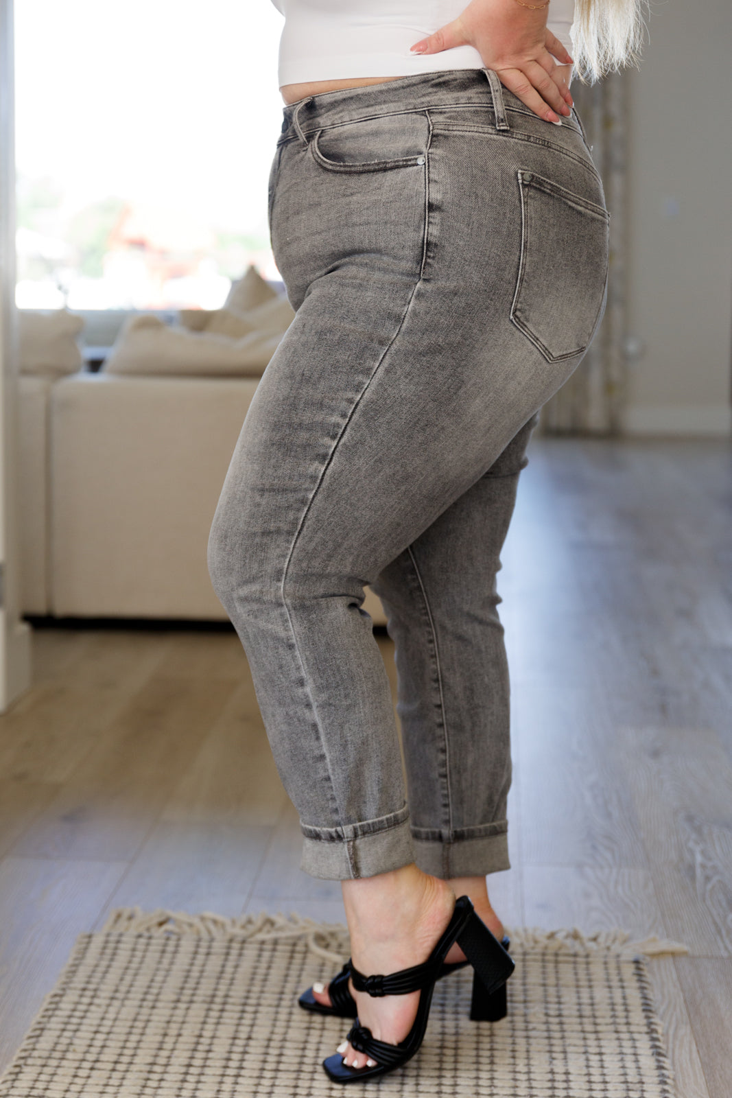Judy Blue • Charlotte High Rise Stone Wash Slim Jeans in Gray