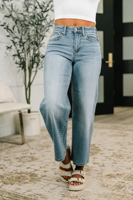 Judy Blue • Claudia • Mid Rise Wide Leg Ankle Jean