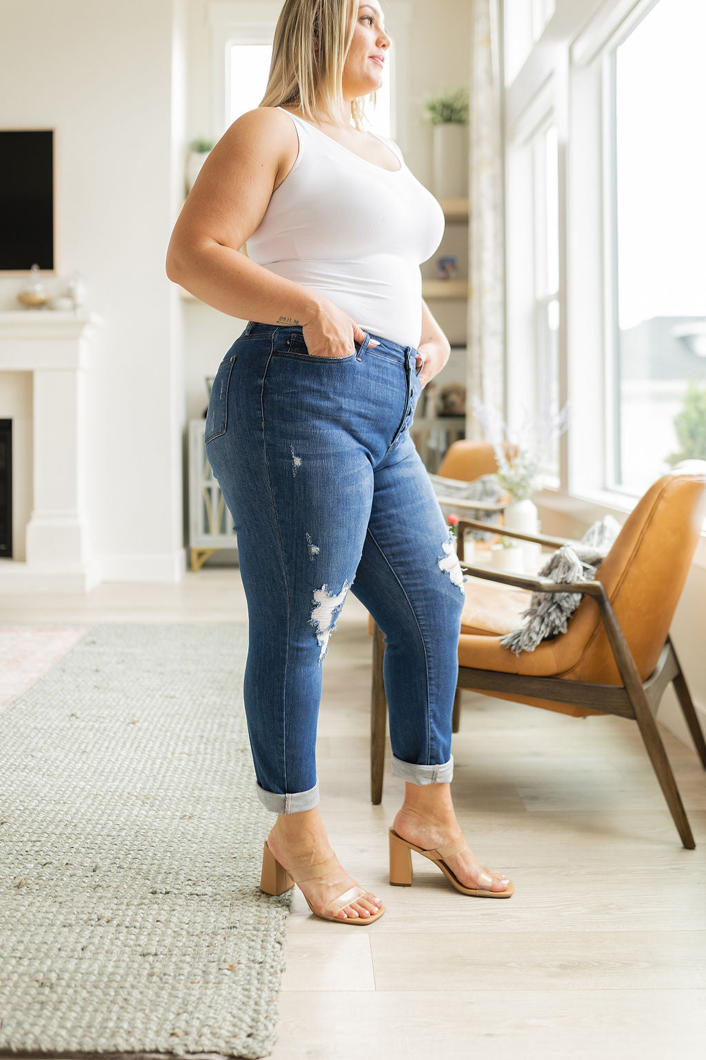 Judy Blue • Colt High Rise Button Fly Distressed Boyfriend Jeans