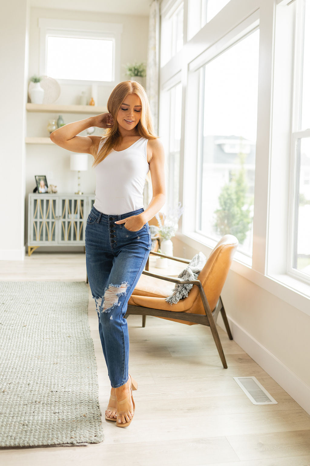 Judy Blue • Colt High Rise Button Fly Distressed Boyfriend Jeans