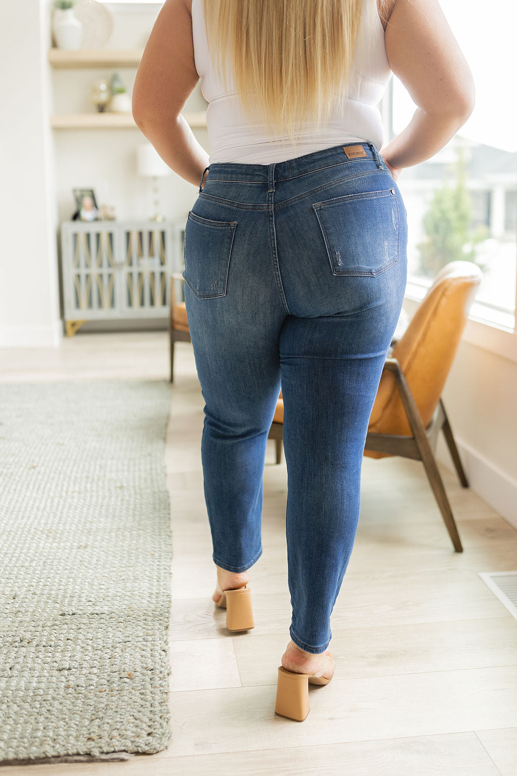 Judy Blue • Colt High Rise Button Fly Distressed Boyfriend Jeans
