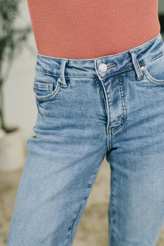 Judy Blue • Corrine • Mid Rise Control Top Vintage Straight Jeans