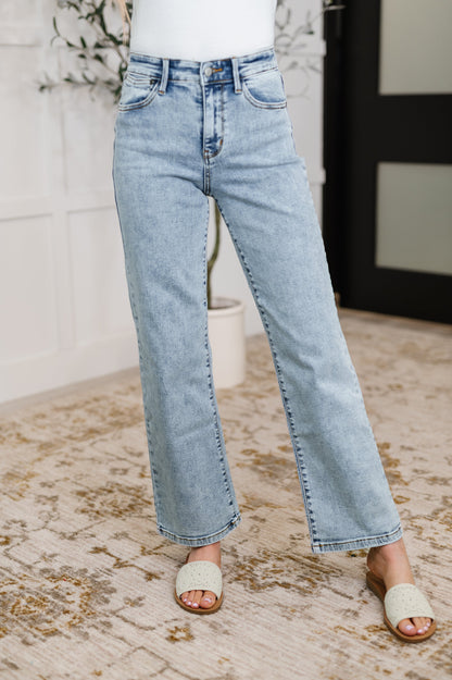 Judy Blue • Debbie • High Rise Stone Wash Straight Fit Jeans