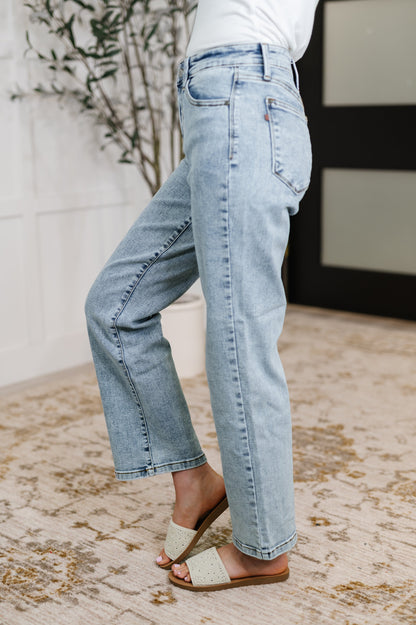 Judy Blue • Debbie • High Rise Stone Wash Straight Fit Jeans