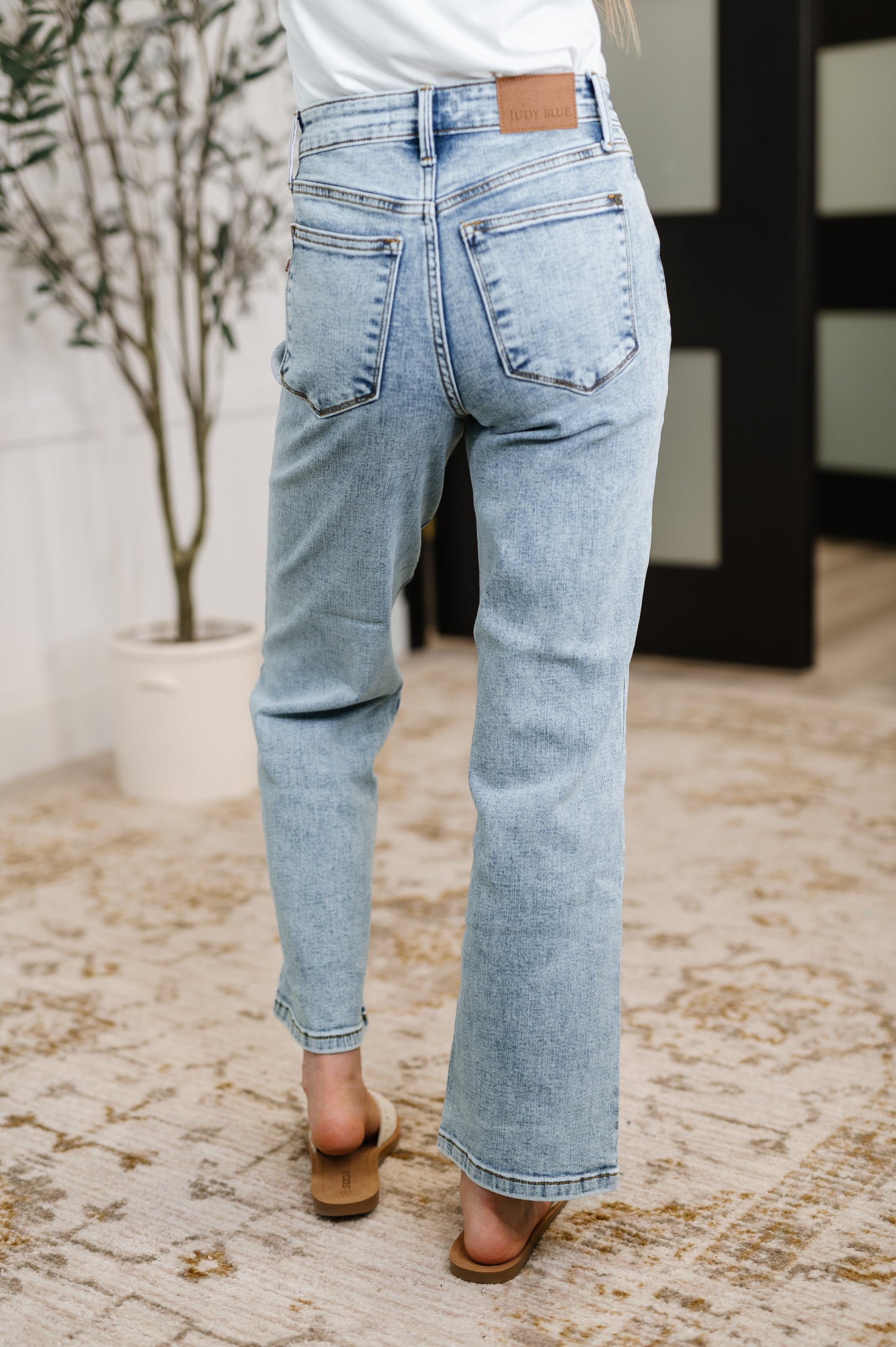 Judy Blue • Debbie • High Rise Stone Wash Straight Fit Jeans