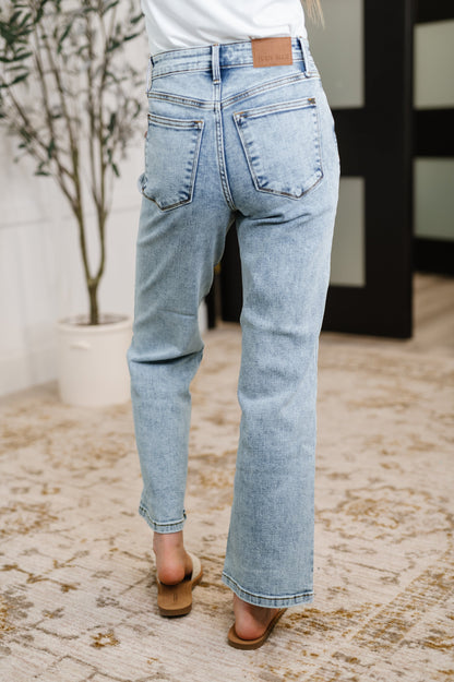 Judy Blue • Debbie • High Rise Stone Wash Straight Fit Jeans