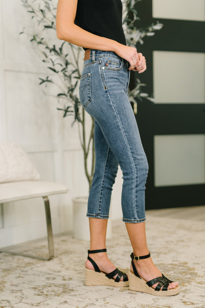Judy Blue • Deborah • Mid Rise Capri