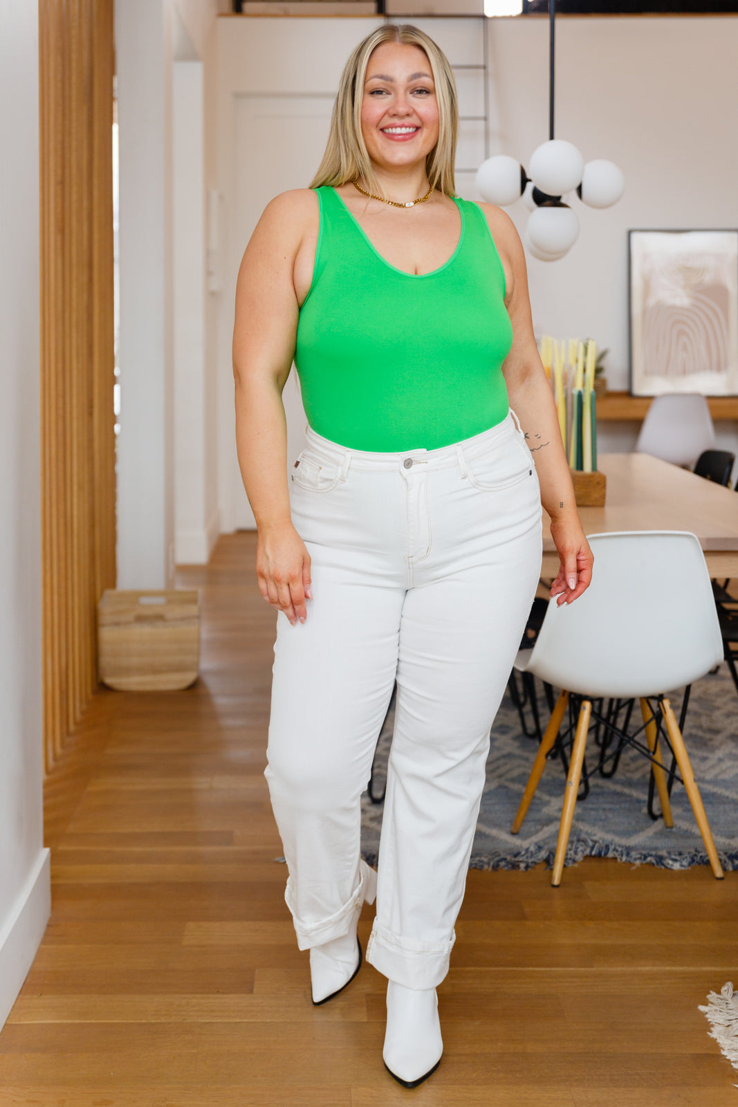 Judy Blue • Diana Straight Leg Jeans In White