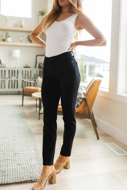 Judy Blue • Edith Mid Rise Classic Slim Jeans in Black