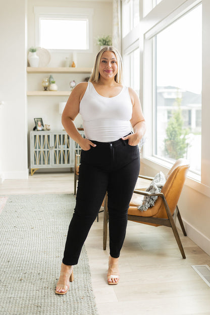 Judy Blue • Edith Mid Rise Classic Slim Jeans in Black
