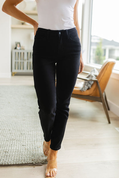 Judy Blue • Edith Mid Rise Classic Slim Jeans in Black