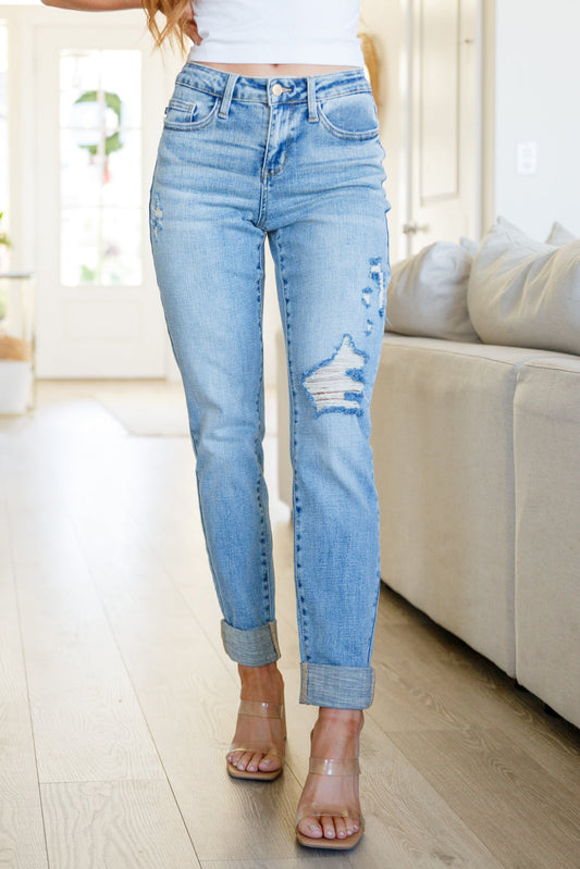 Judy Blue • Elodie • Mid Rise Distressed Boyfriend Jeans
