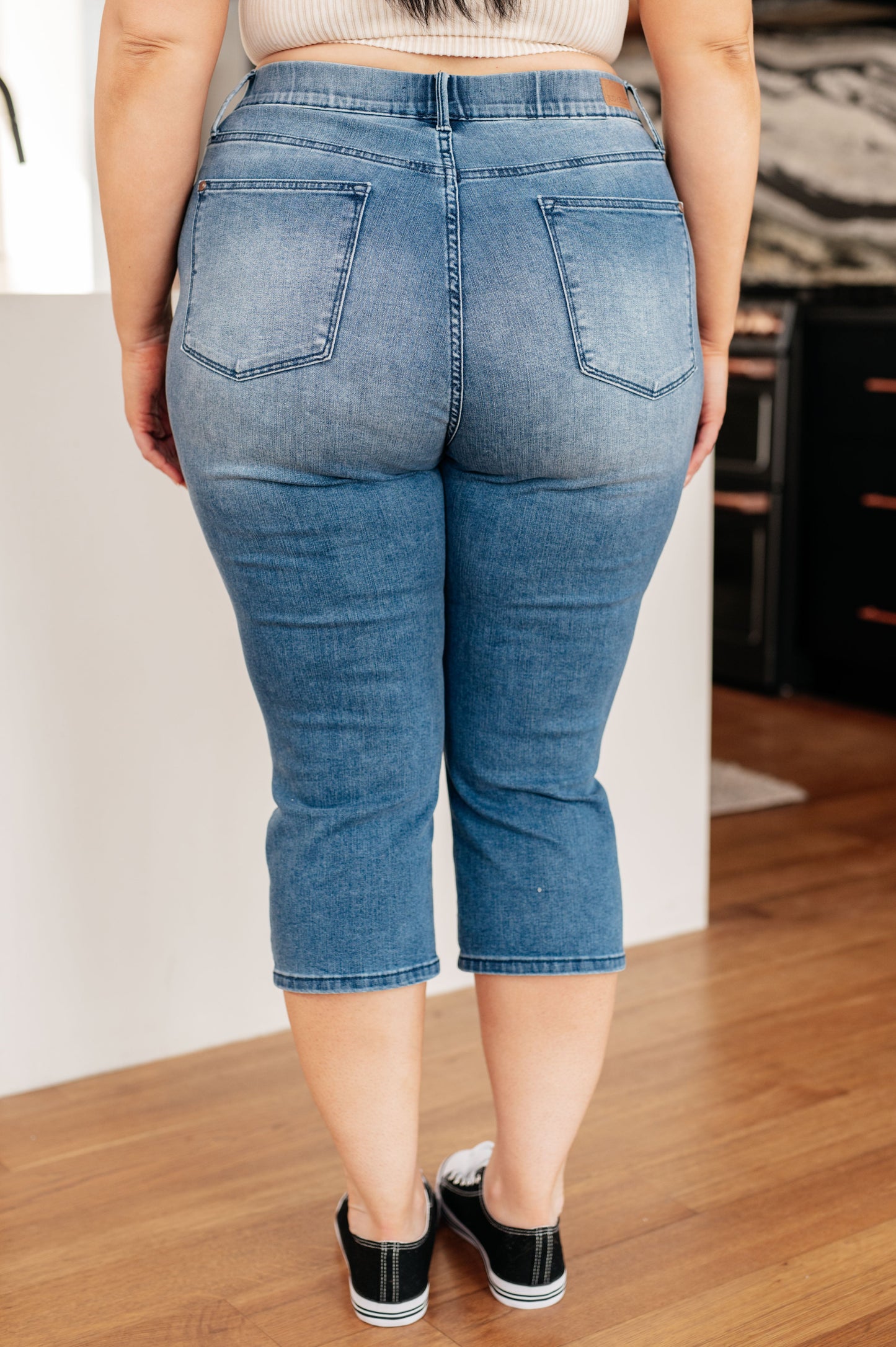 Judy Blue • Emily • High Rise Cool Denim Pull On Capri Jeans