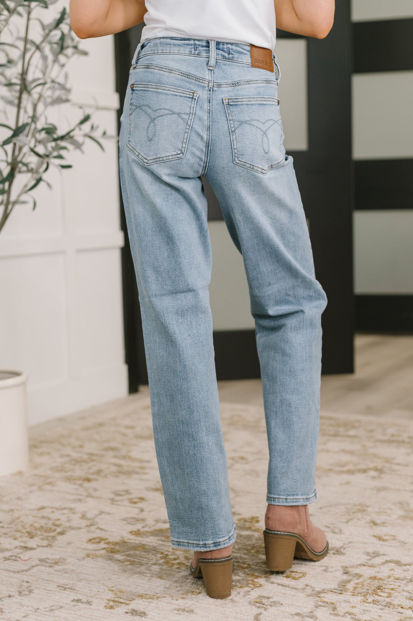 Judy Blue • Heather • Mid Rise Rigid Magic Straight