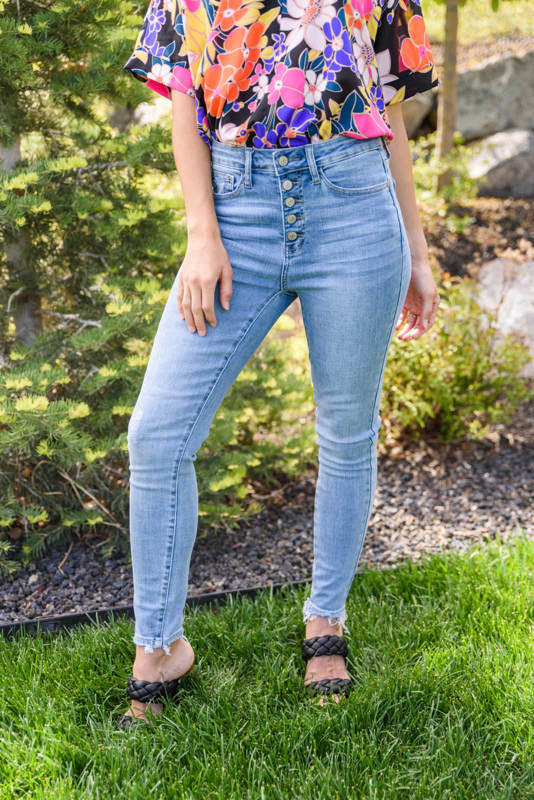 Judy Blue • Hi-Rise Button Fly Skinny