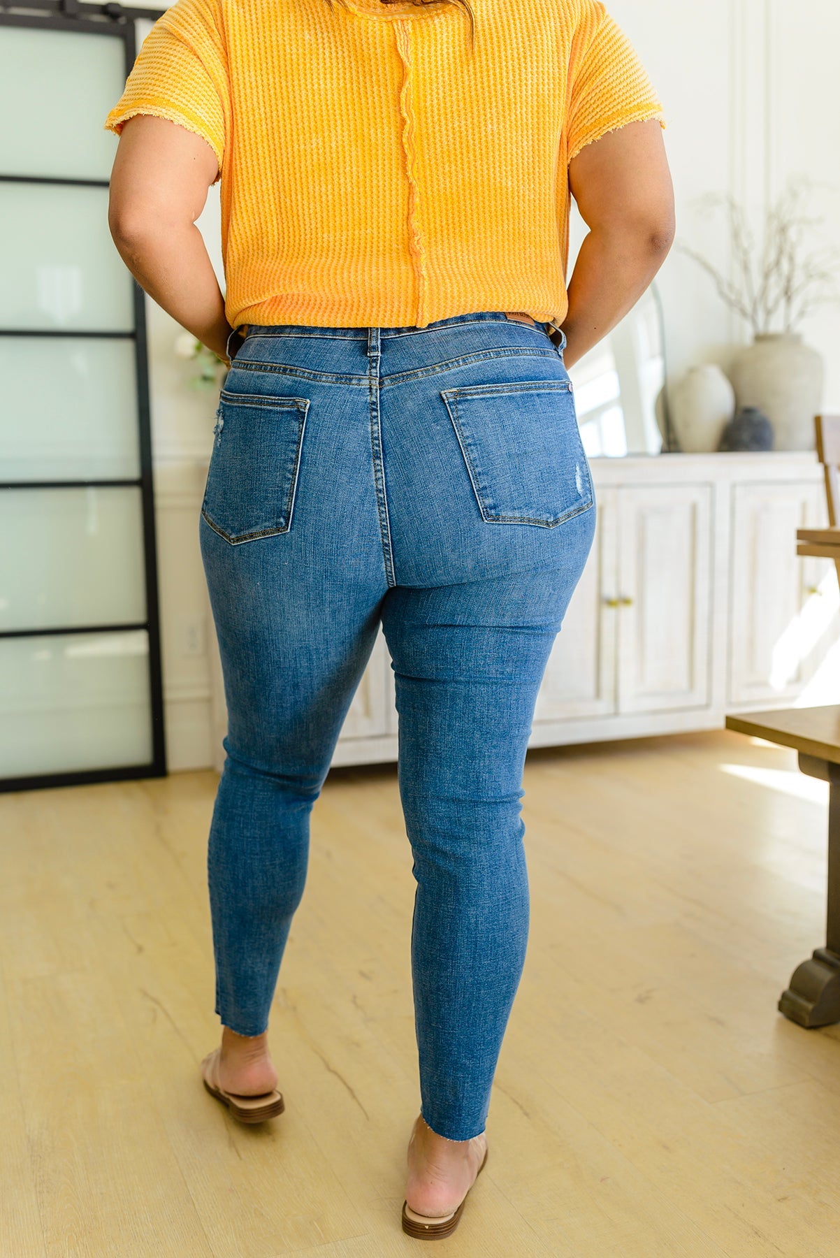 Judy Blue • Hi-waisted Dandelion Embroidery Skinny
