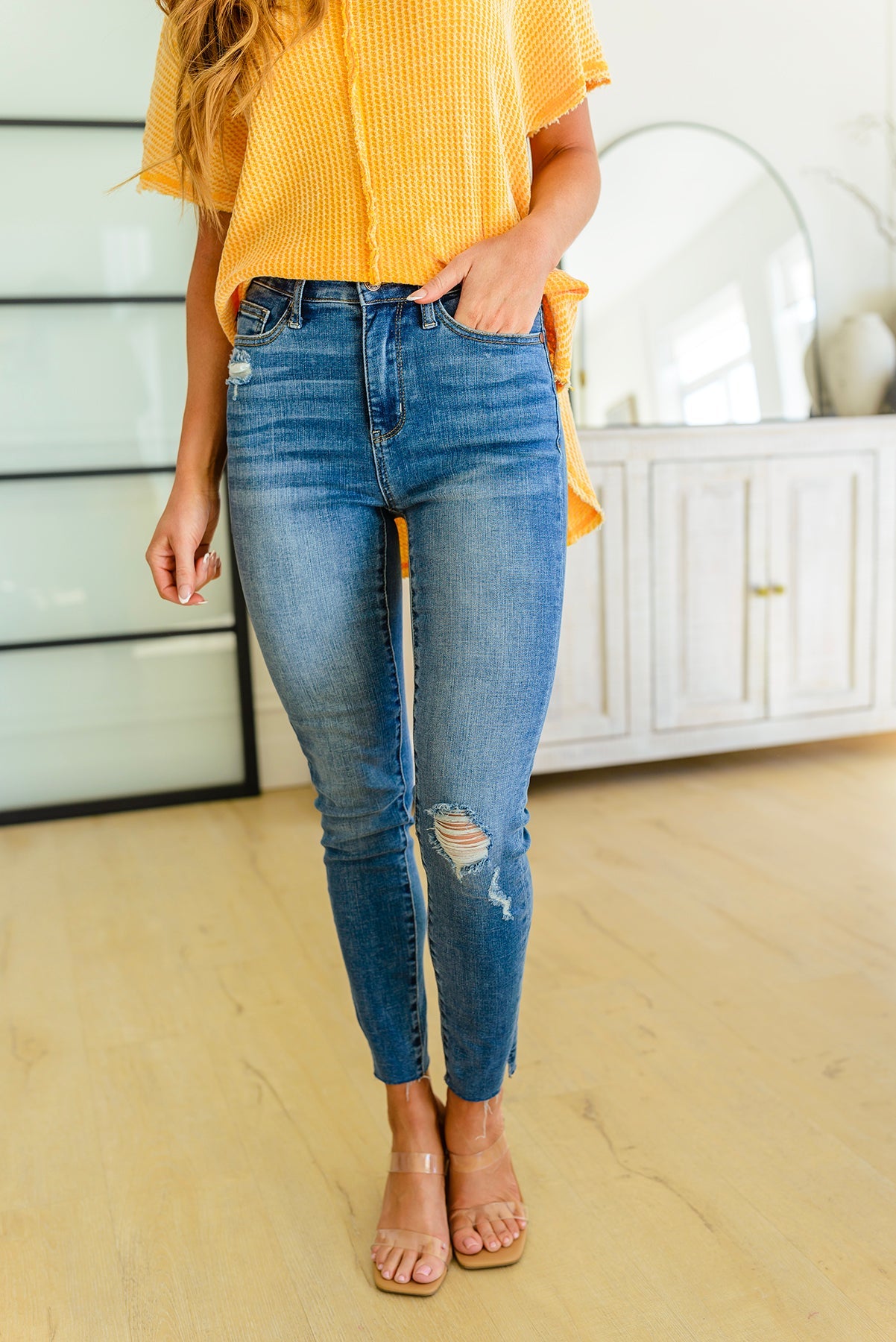Judy Blue • Hi-waisted Dandelion Embroidery Skinny