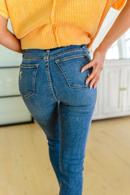 Judy Blue • Hi-waisted Dandelion Embroidery Skinny